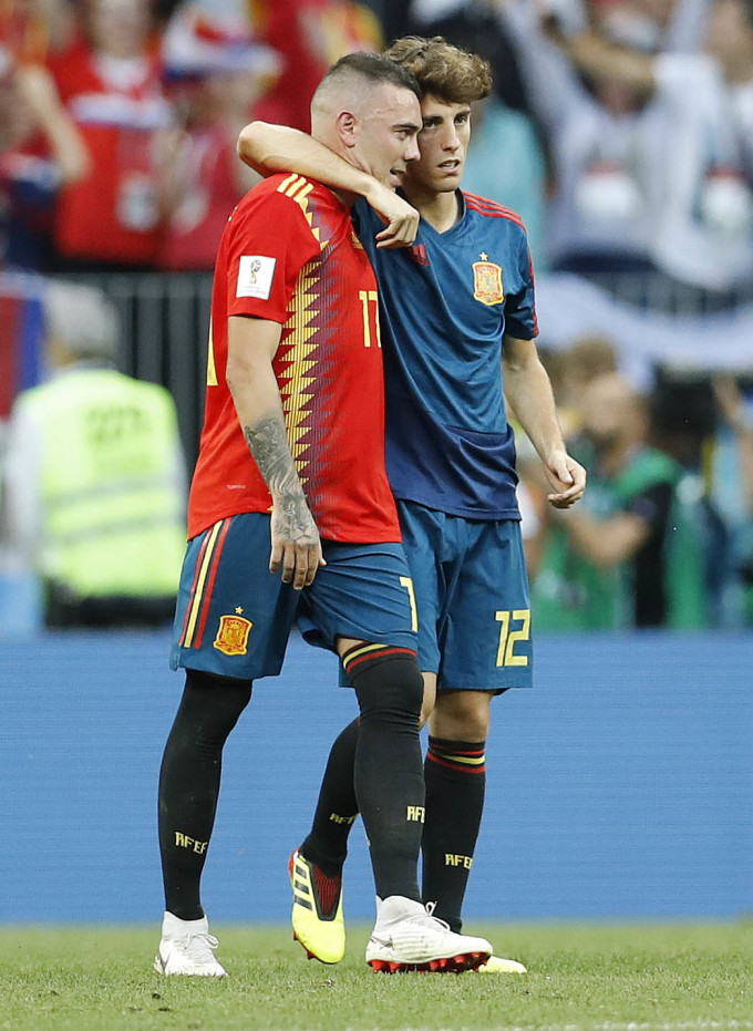 奧迪奧蘇拿(右)隨西班牙於世盃十六強出局。AP