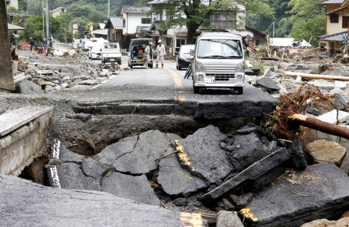 日本遭受暴雨侵袭。AP资料图片