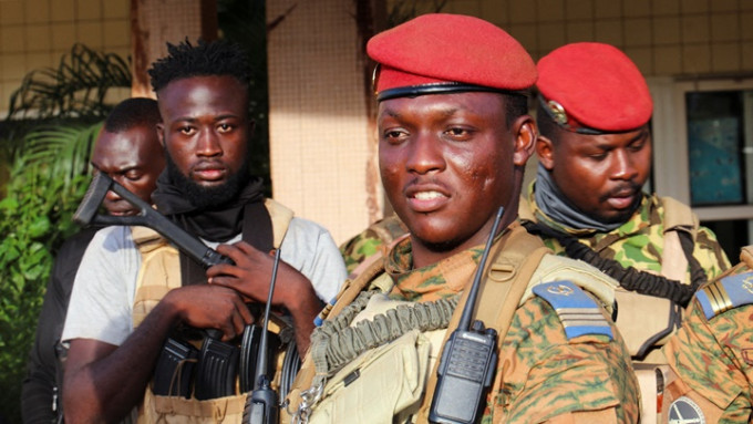 布基纳法索军方领袖特拉奥雷成为过渡总统，亦是全球最年轻政府领袖。路透社图片