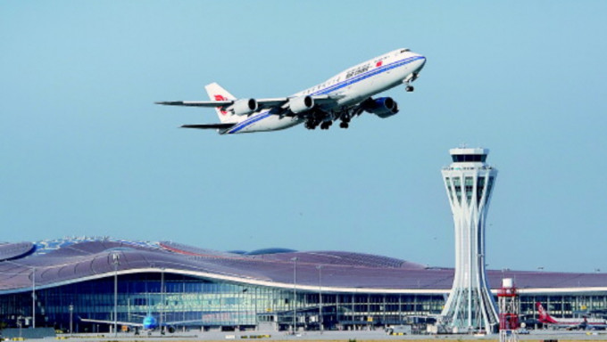 民航局1月8日起不再對國際客運航班實施調控措施。