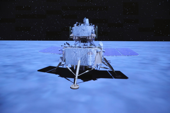 嫦娥五号探测器实施动力下降并成功著陆。(新华社图片)
