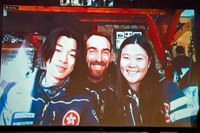 翁厚全（左）及金和曉（右）代表港隊角逐冬奧男、女子高山滑雪項目。