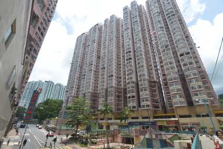 荃灣中心兩房單位以548萬成交。