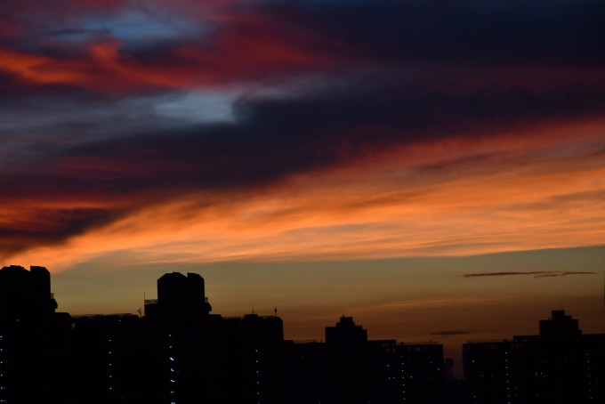北區市民拍攝的晚霞。群組「社區天氣觀測計劃CWOS」網民Kin Ming Lau圖片