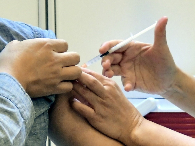 接種計劃開展以來，政府已為市民接種共約475,100劑新冠肺炎疫苗。資料圖片