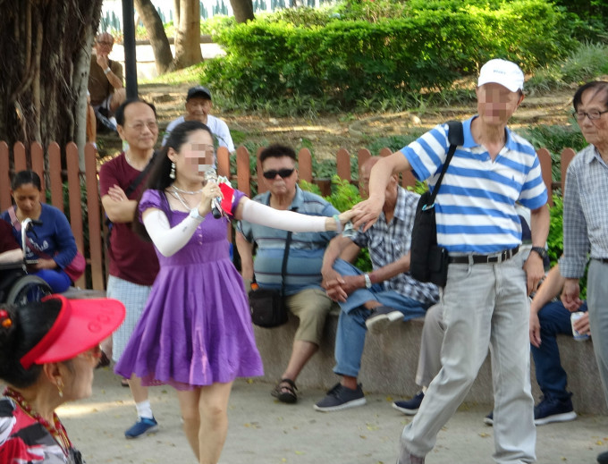 屯門公園有新移民及內地婦女歌舞表演惹來批評。資料圖片