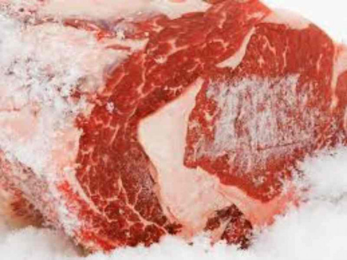 青岛一份巴西进口冷冻去骨牛肉表面检出新冠病毒。网图与本文无关