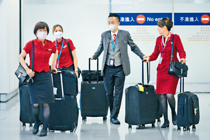 国泰规定所有机舱服务员，必须参与下月新增的「服务文化培训」。
