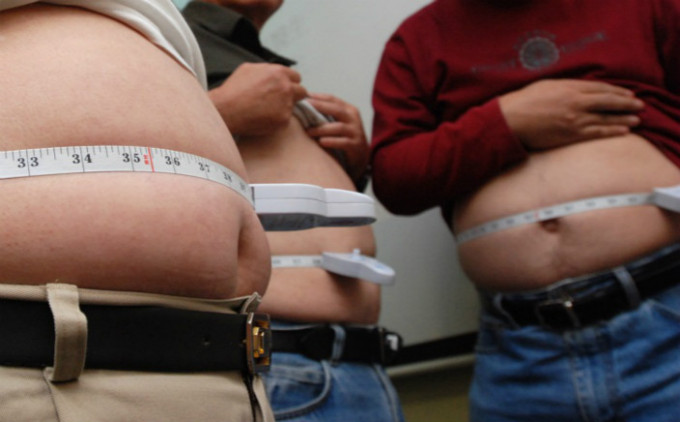 法国一项调查指，市民居家令下多了时间大吃大喝，体重上升。 资料图片