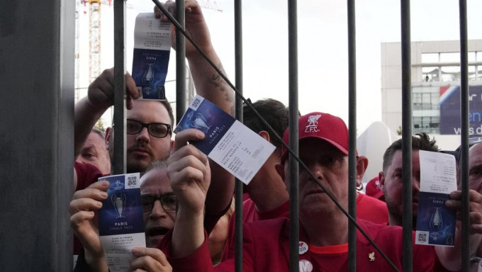 許多利物浦持票球迷不得其門而入。Reuters