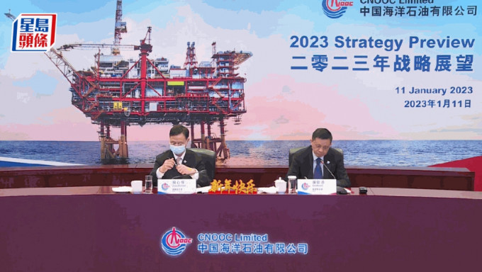 中海油首席財務官謝尉志（右）、中海油首席執行官周心懷（左）