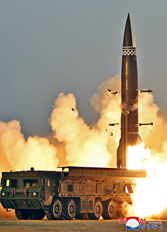 ■北韓公布周四試射新型戰術制導導彈的照片。