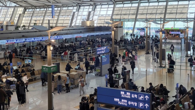 南韓春運開始，20日上午仁川國際機場現出境客潮。 網上圖片
