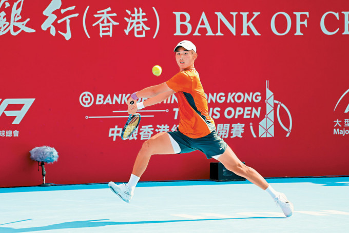 國家18歲新星商竣程次圈再捷，成為中銀香港網球公開賽一大驚喜。