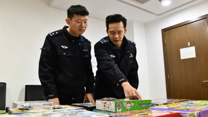 上海市公安局捣破售卖山寨乐高(LEGO)玩具集团。 微博图