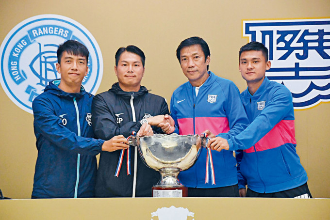 （左起）林嘉纬、潘文俊、朱志光与罗梓骏昨为足总杯决赛宣传。