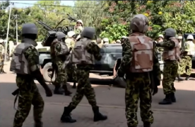 西非布基納法索事後加強地區軍人駐守。網上圖片