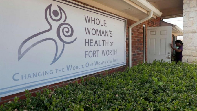 德州各地的墮胎診所上周六陸續關閉。AP
