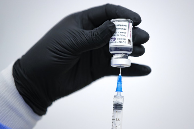歐洲藥品管理局將一種極為罕見的急性神經病變，列為接種阿斯利康新冠疫苗後可能出現的副作用。AP
