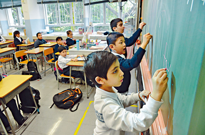 審計報告披露，當局為非華語學生提供的教育支援措施撥款連年增加，但每年均有學校未用盡資助。