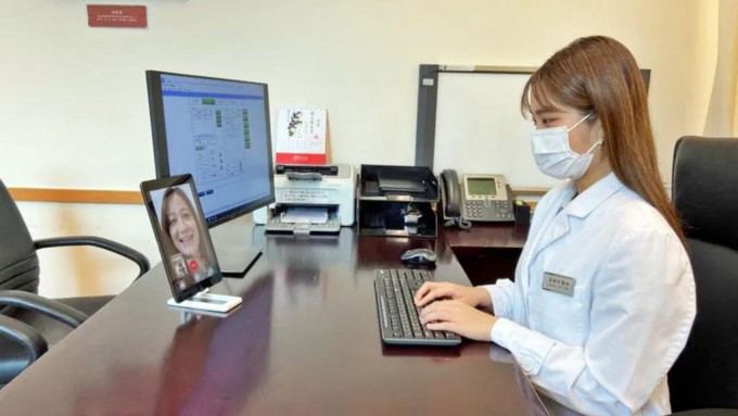 中医师为染疫者提供费免网上谘询及诊症服务。网图