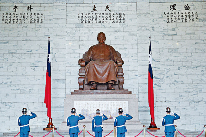 中正紀念堂內的蔣介石銅像，將被移除。