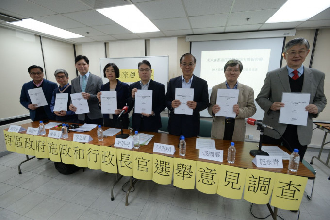 民主黨前立法會議員李華明（右四）有份參與「未來@香港」。