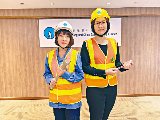 ■煤氣公司機械技術員女學徒鄭潔儀（左）表示，以成為女工程師為目標。