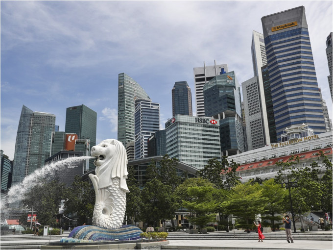 新加坡下月设「安全隔离通道」让具有高经济价值旅客逗留14日。AP资料图片