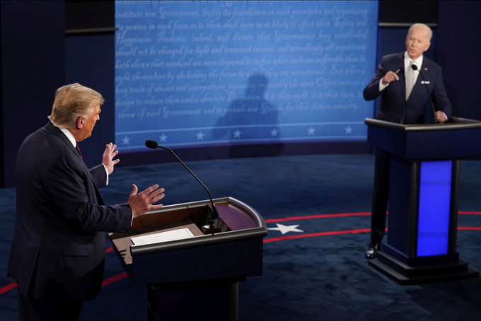 美國總統大選辯論展開，特朗普與拜登首度同台交鋒。AP圖片