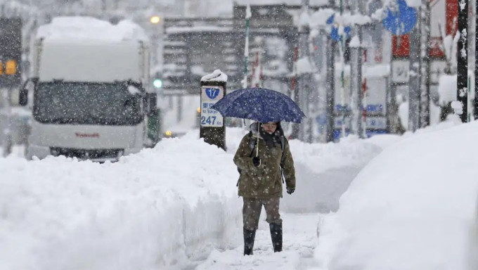 據預測日本各地1月24日到26日將出現嚴寒天氣及降下大雪。AP資料圖