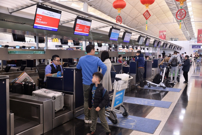 中華航空今日有6班來往香港台灣航班取消。資料圖片