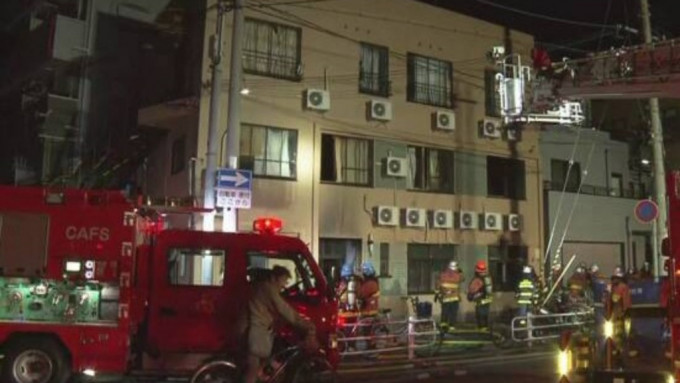 消防到场约一分钟后将火救熄。图：NHK