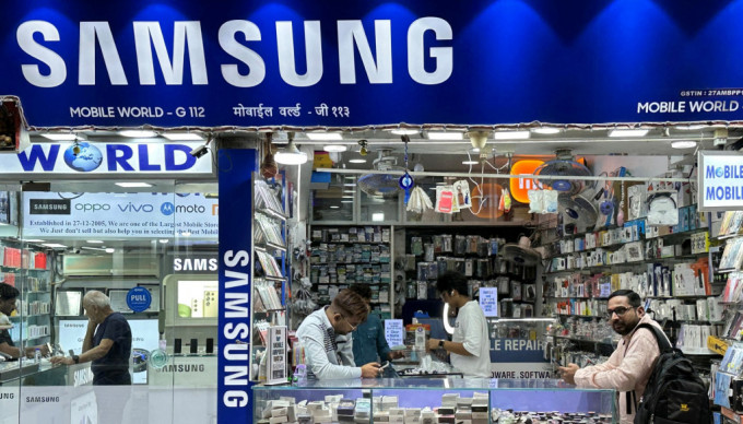 南韩三星手机在印度手机市占率达20%。(路透社)