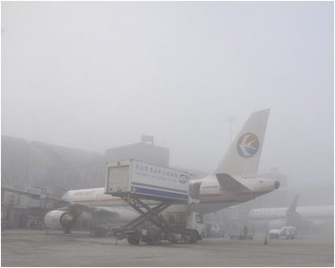 成都雙流國際機場再次出現大霧天氣。