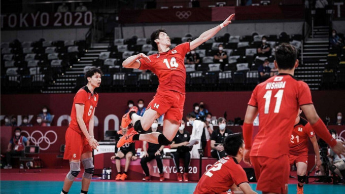 日本男排出战世界排球联赛（VNL）季军战，激战5局击败世界第3的意大利夺得铜牌。