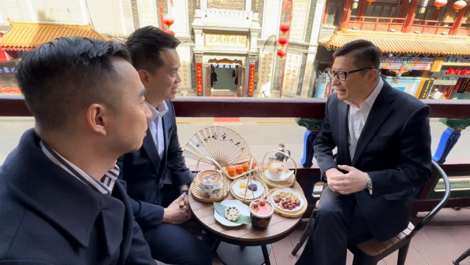 鄧炳強訪京探望駐北京紀律部隊同事。鄧炳強Fb圖片