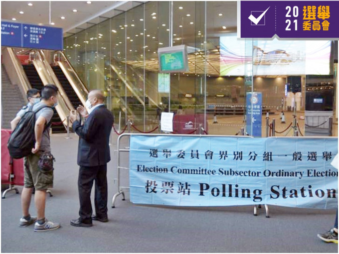 选委会选举今日举行投票日，选民到票站投票。
