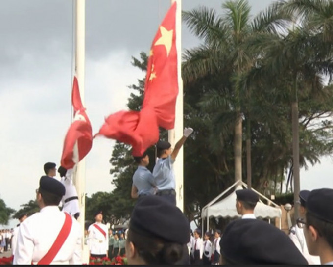 升旗儀式由各青少年制服團體組成。
