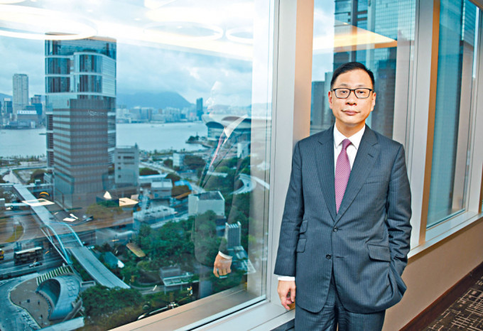 大律师公会主席杜淦堃强调，香港大律师属自雇人士，不可与他人合夥经营律师行。