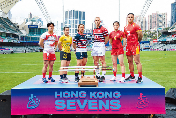 日本、泰国、香港及国家队成员，在角逐新增的银剑赛锦标前留影。