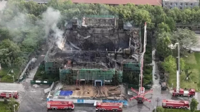 具百年历史的河南大学大礼堂被焚毁，国务院安委会派员督查究责。微博