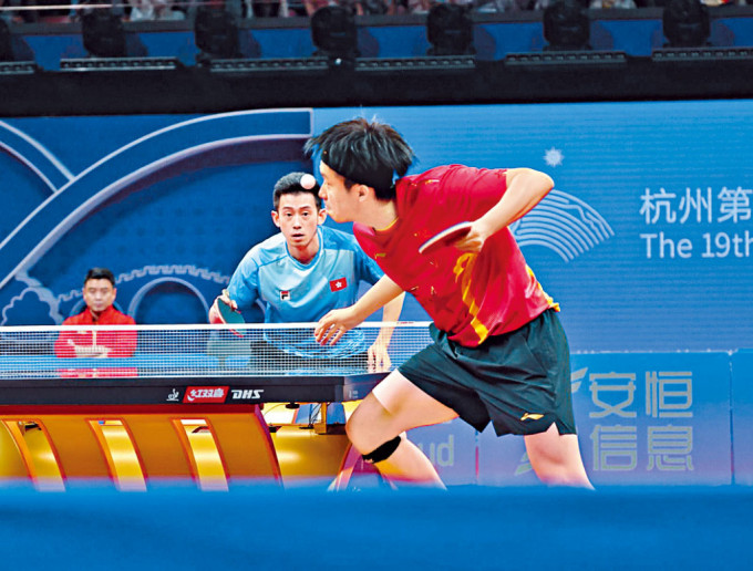 黄镇廷在乒球男单4强不敌王楚钦，斩获铜牌。