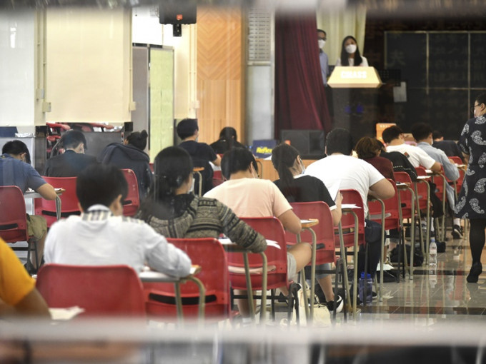 中國文學科考試共設8個禮堂試場及15個特別試場。 資料圖片