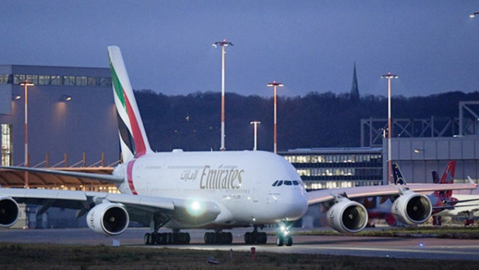 當局禁止阿聯酋航空客機從迪拜和曼谷來港兩周。資料圖片