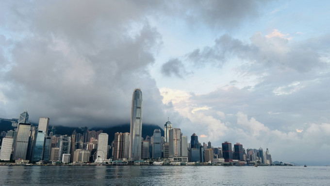 大致多雲，有幾陣驟雨及雷暴。蔡楚輝攝