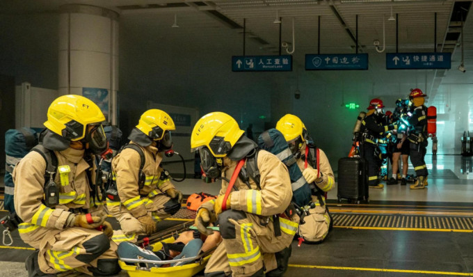 港深兩地消防及警方跨部門在深圳灣口岸聯合救援演習。消防處fb