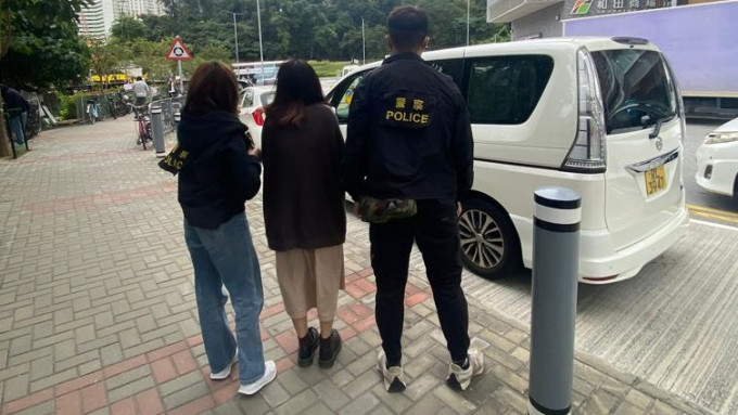 警员拘捕20岁姓简女KOL，涉嫌「推广或便利收受赌注」。