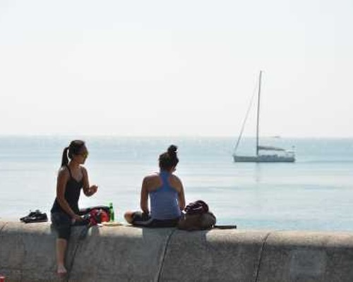 本港天氣回暖明最高19℃，下周轉趨潮濕。資料圖片