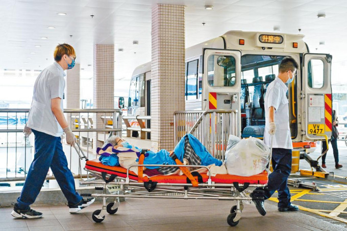 伊利沙伯醫院早前將非新冠病人，送往其他醫院。